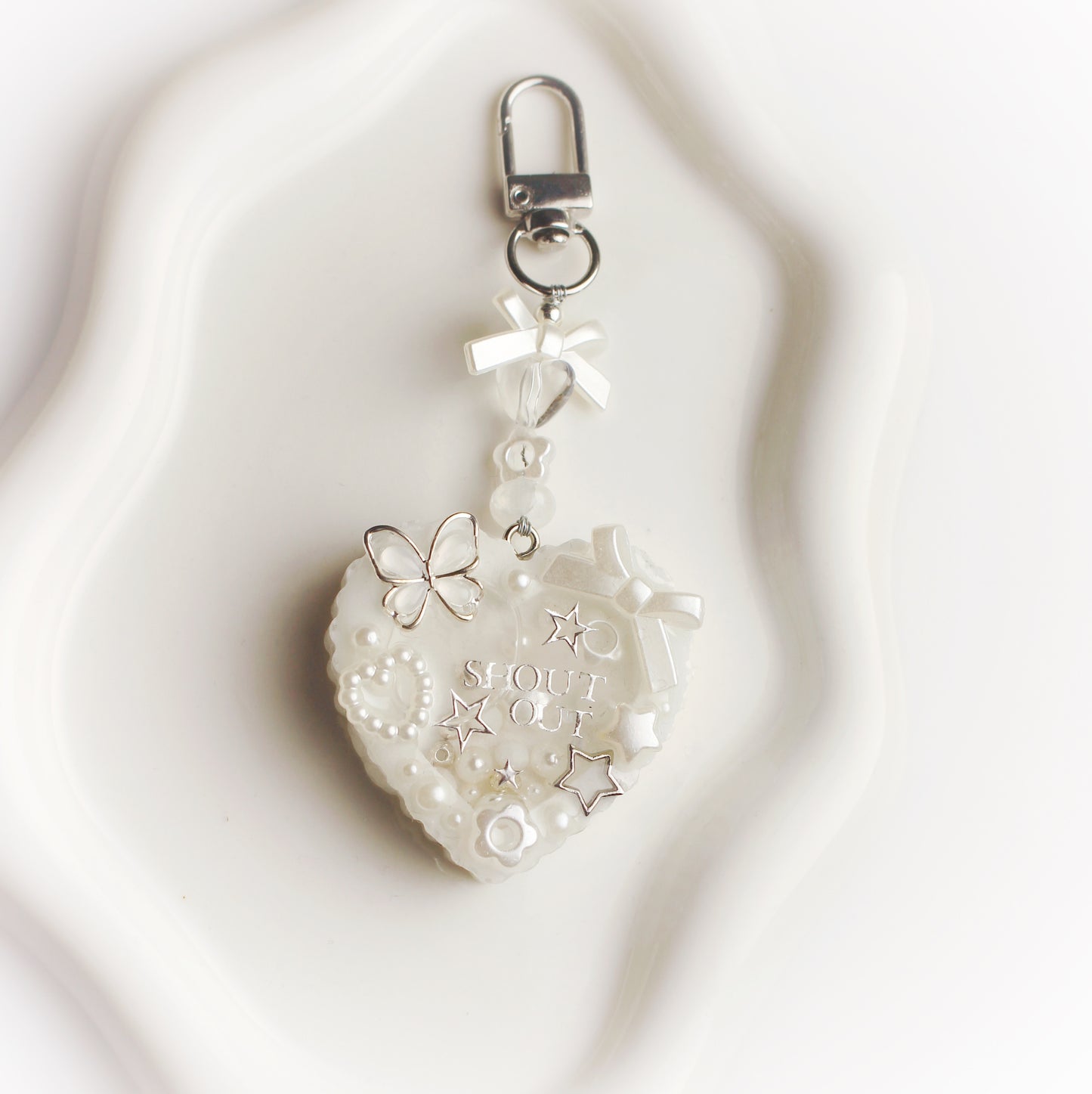 “Shout out” heart resin shaker