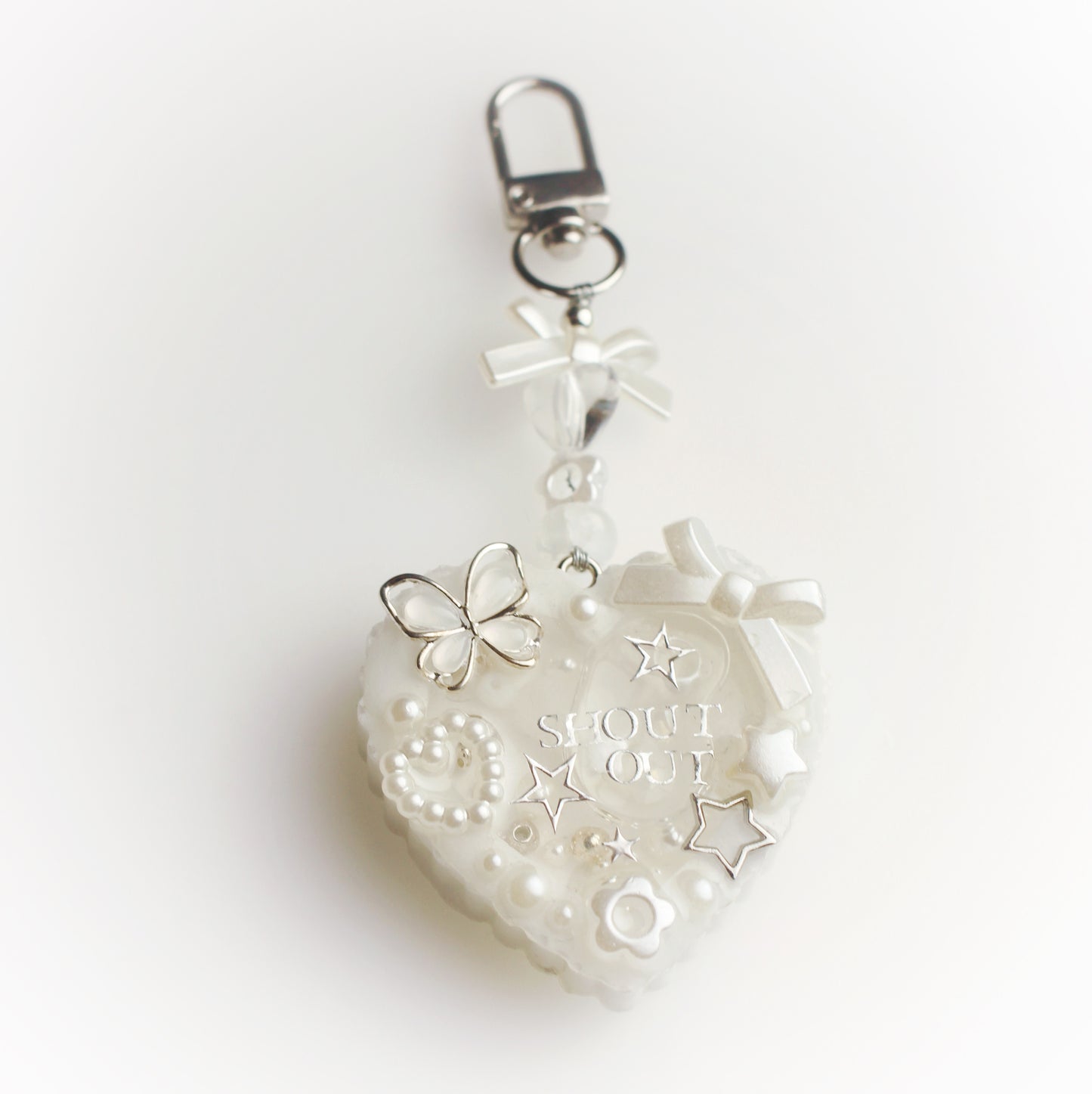 “Shout out” heart resin shaker