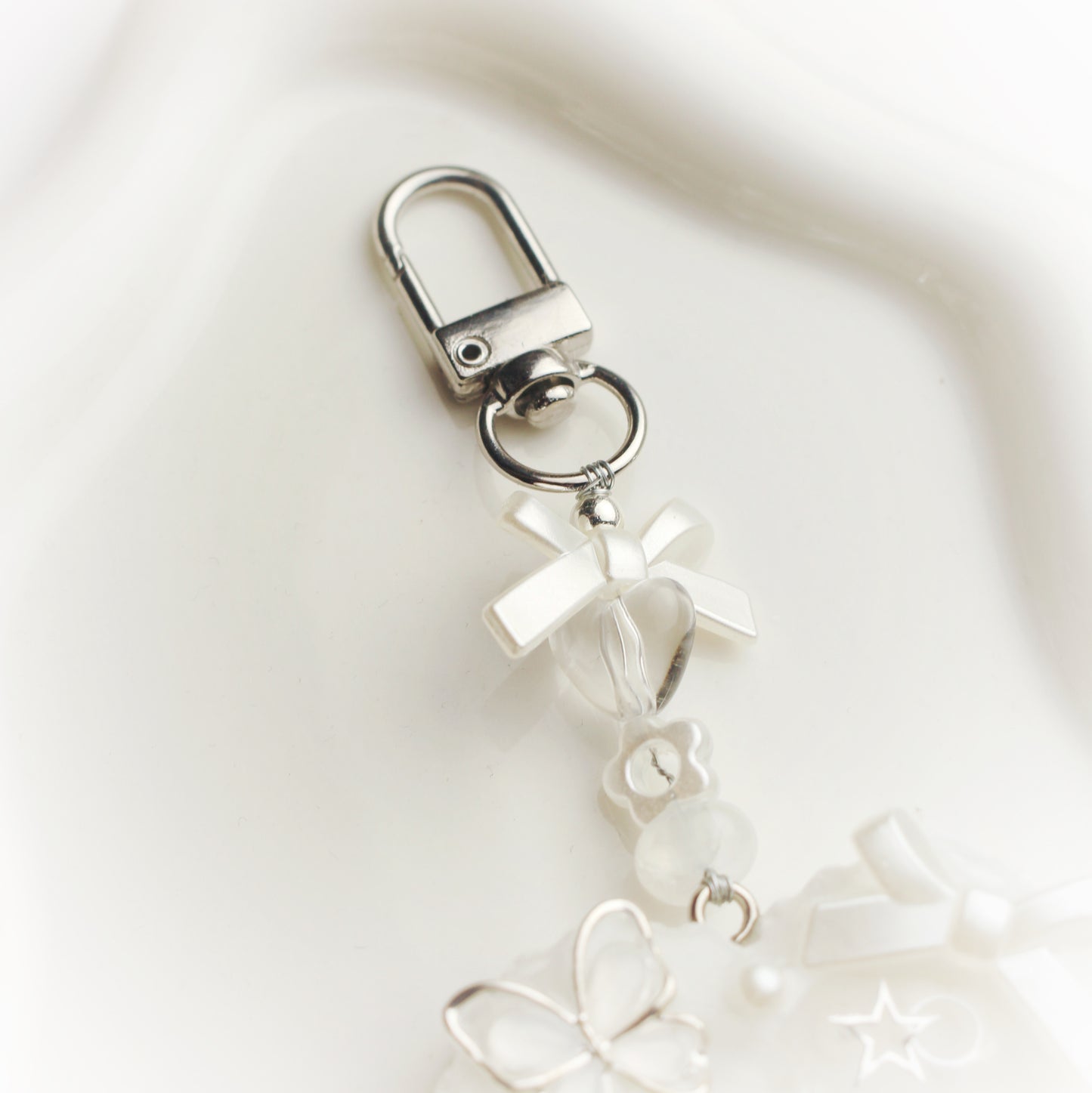 “Shout out” heart resin shaker