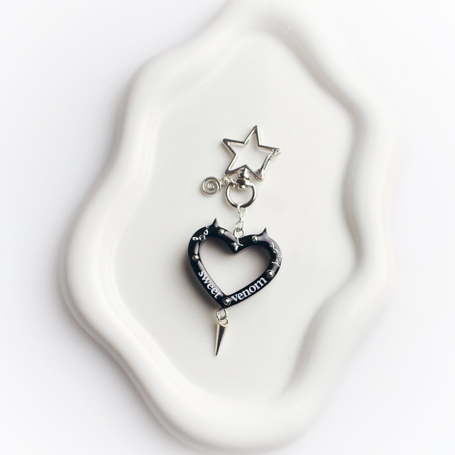 "Sweet venom" heart keychain