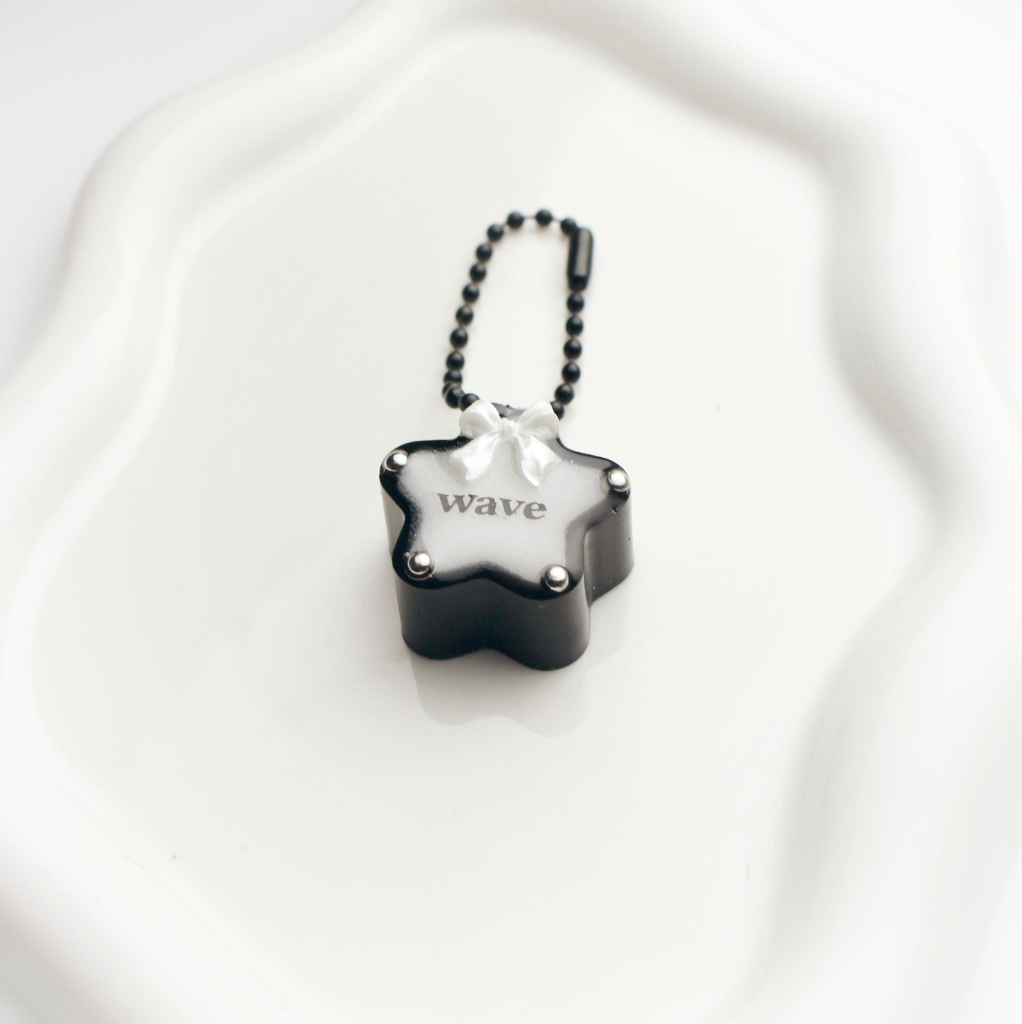 "Wave" mini keychain