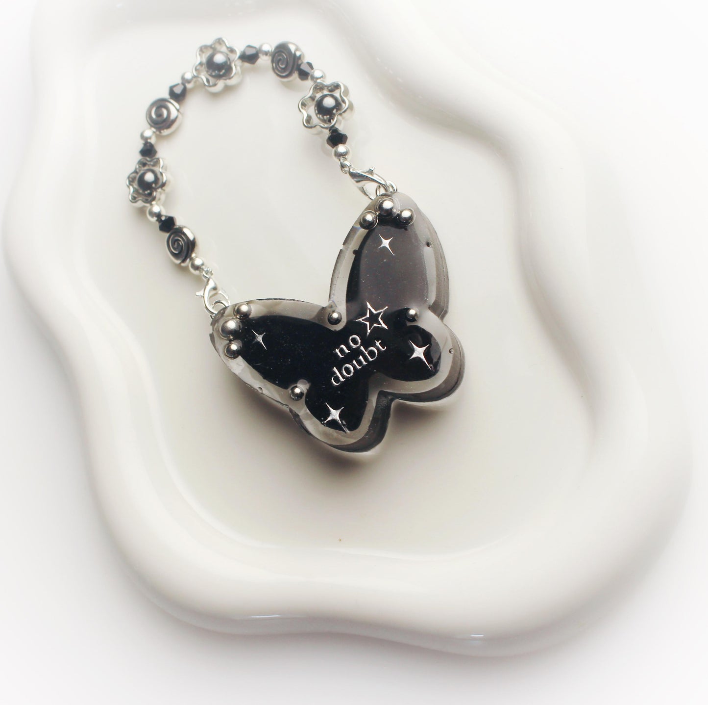 "No doubt" butterfly keychain