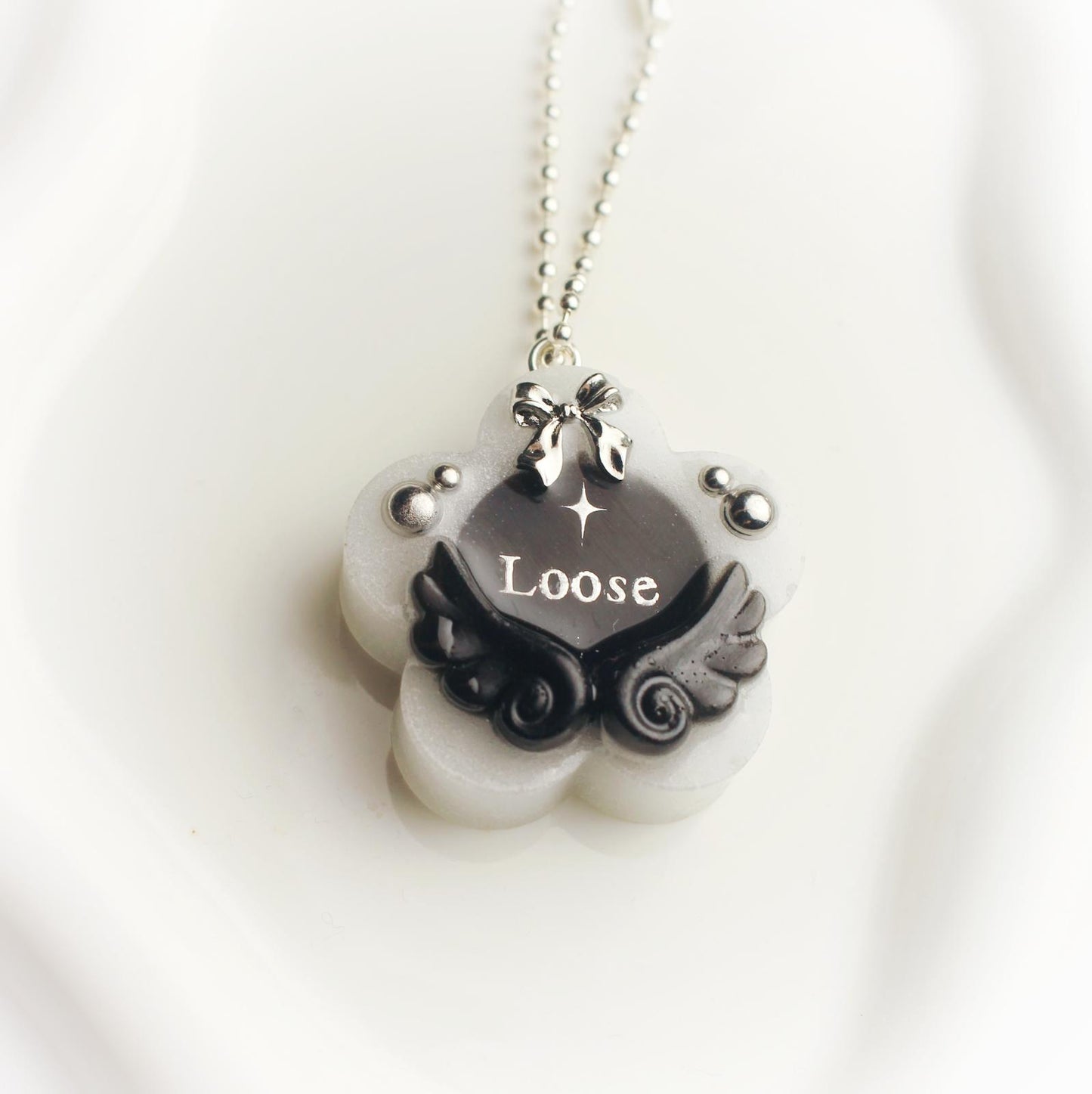 "Loose" flower keychain