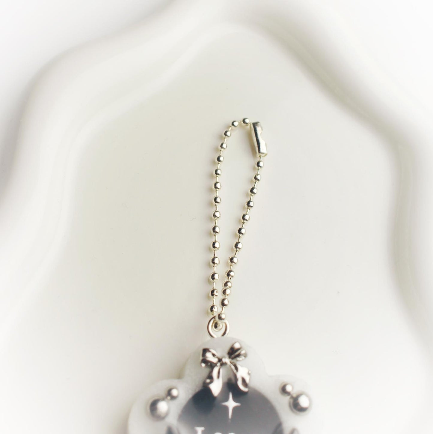 "Loose" flower keychain