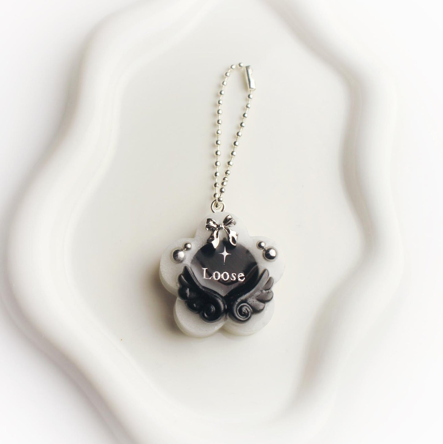 "Loose" flower keychain